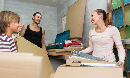 Moving team using safety procedures during a Streatham man and van job