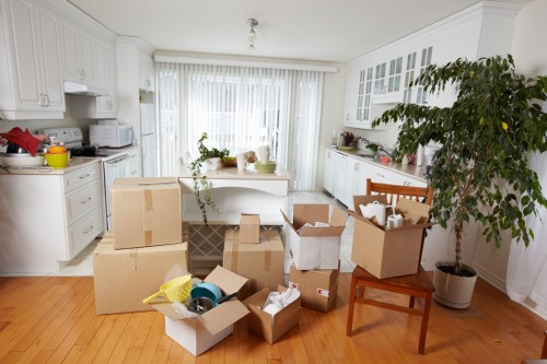 Secure loading of furniture and boxes into a moving van
